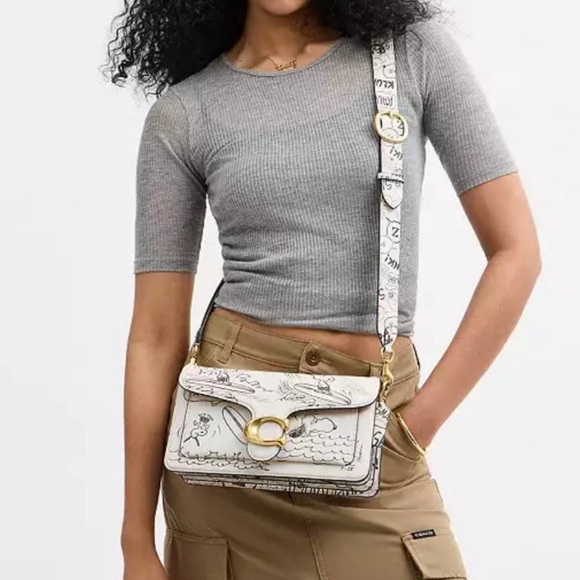 New Coach X Peanuts Tabby Shoulder Bag 26 With Newspaper Print  CCB04 - Picture 5 of 15